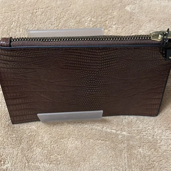 London Fog Wristlet - Picture 5 of 8